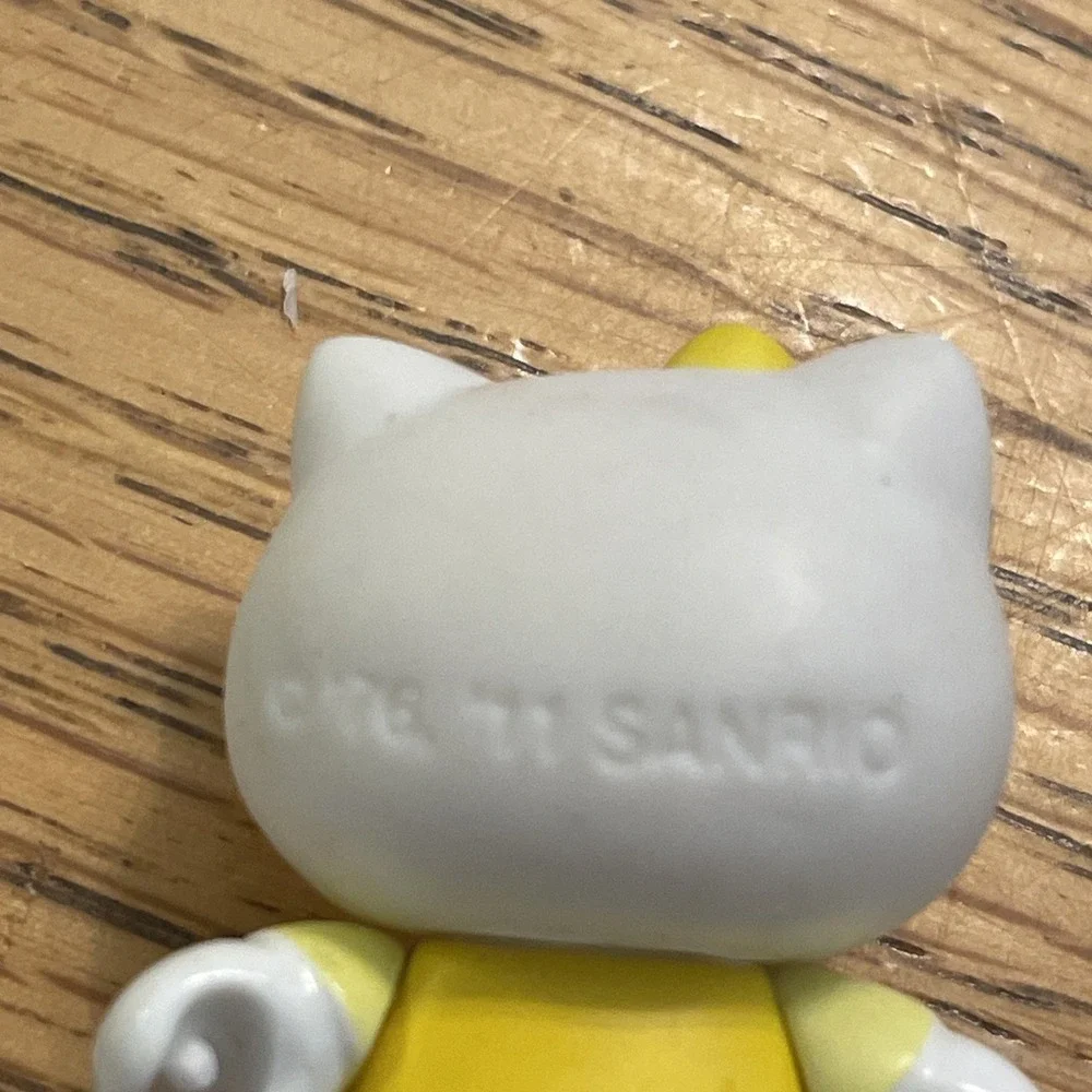 Hello Kitty Mini Figure Lego Stamped '76 11 Sanrio‎ Yellow shirt & Bow